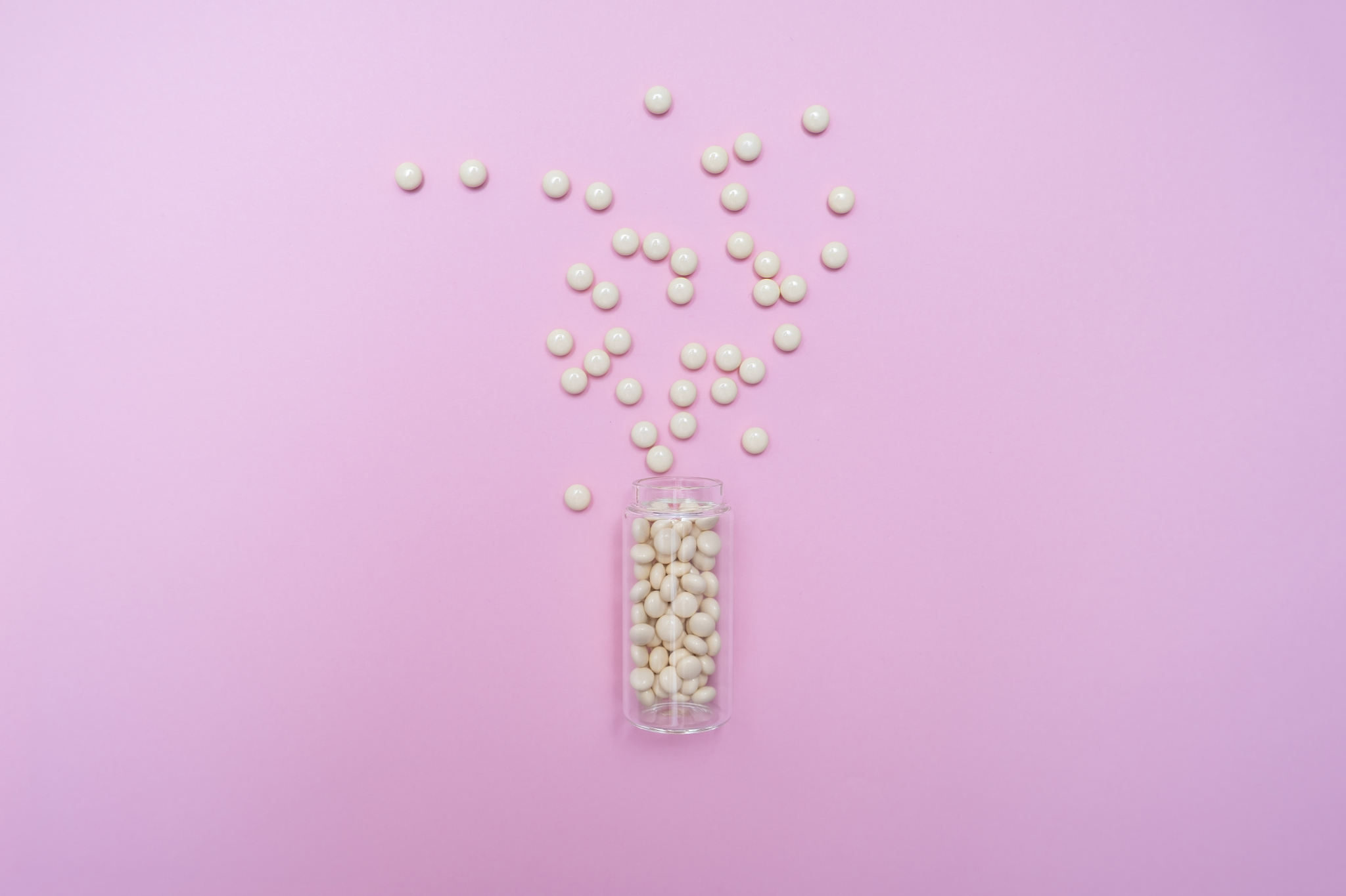 用中文写一篇犊牛新蛔虫病的感染途径请结合犊牛养殖过程中的实际情况进行论述不得少于1000字。