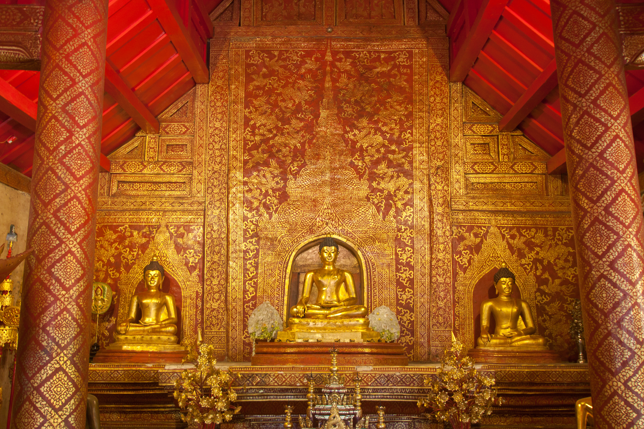 wat phra singh buddhist temple in chiang mai, thailand.