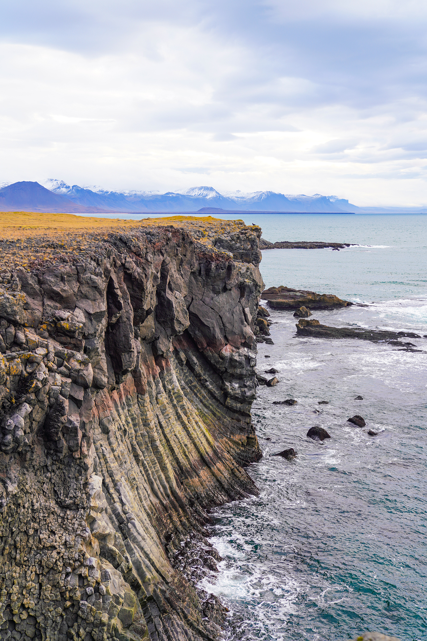 Enrichment Modes of Mesozoic Volcanic Rocks in the Bohai Sea: A Spatial Relationship Perspective
