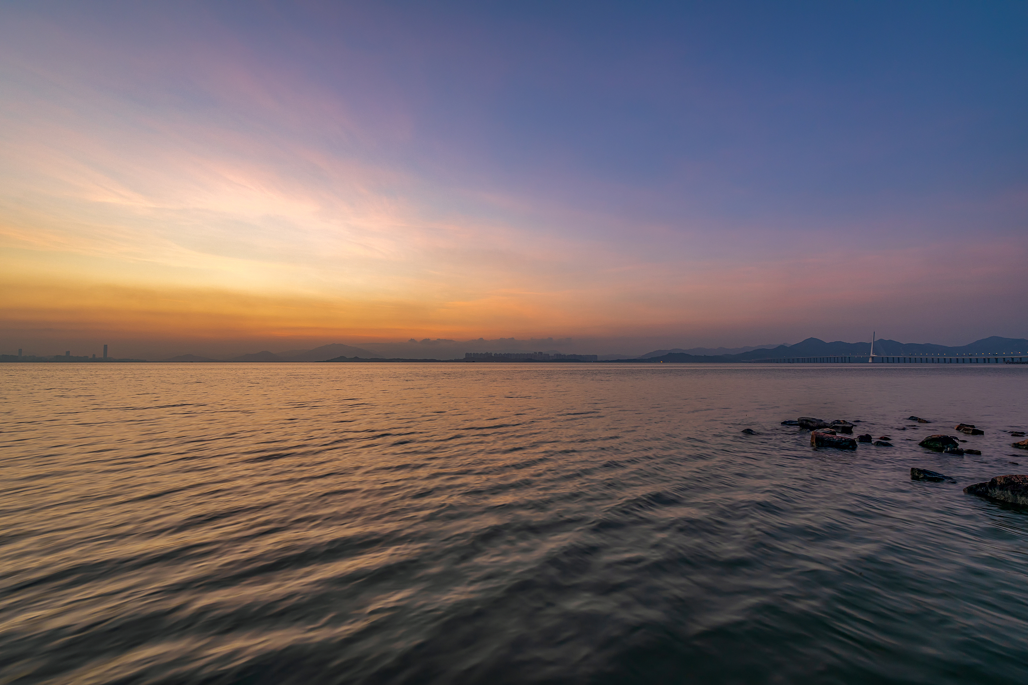 请给我提供一个五一深圳游玩的适合情侣的计划