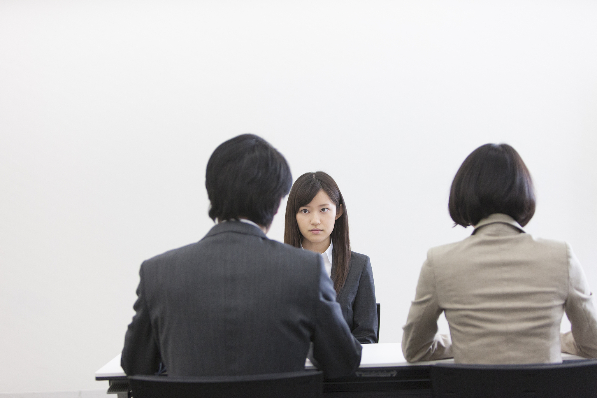 公务员面试：如何理解“向着太阳就没有阴影”这句话？