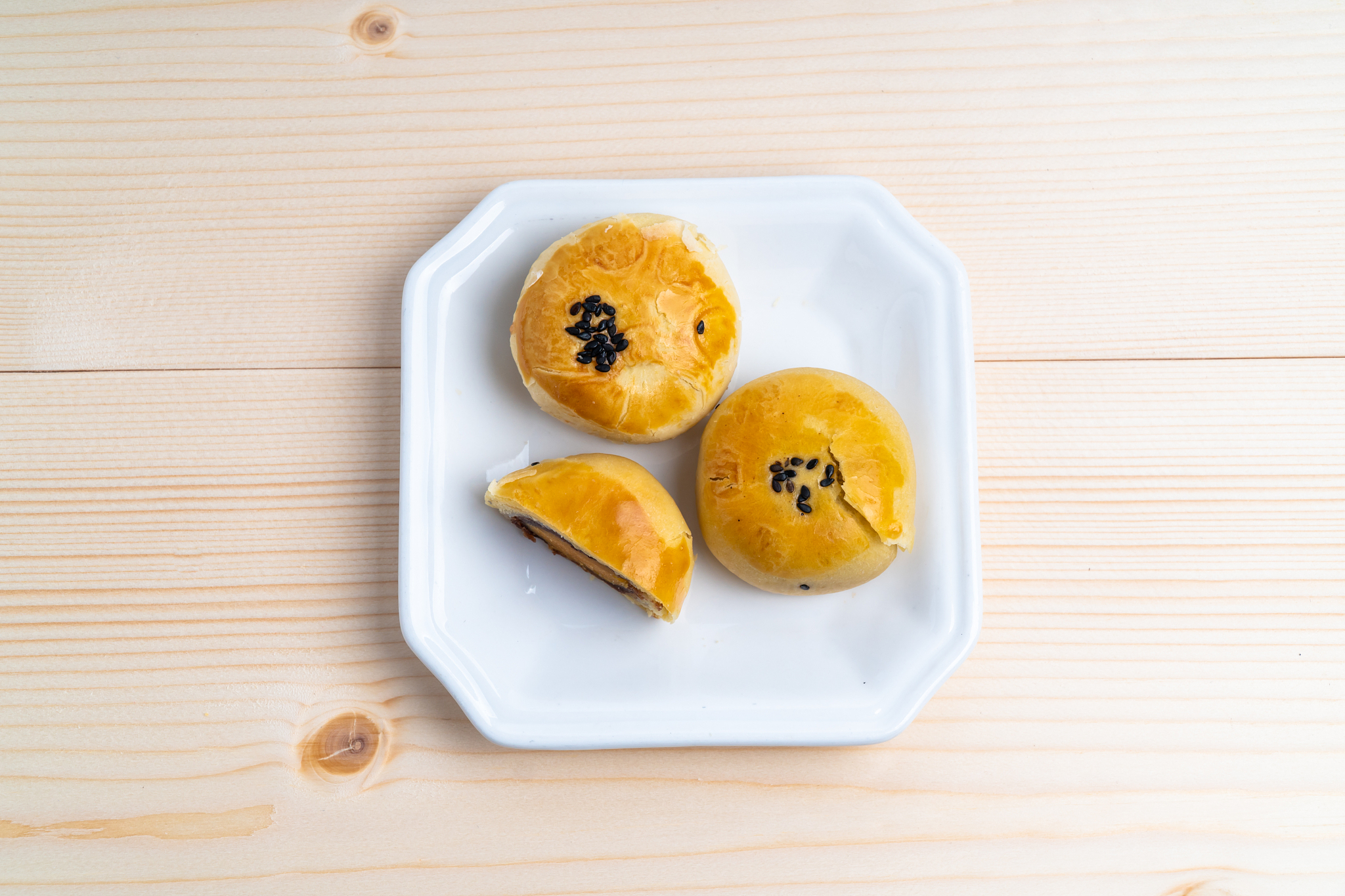 蛋黄酥平炉烘焙指南：温度、时间及注意事项