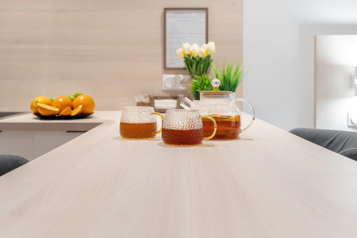 四季简约Eco的易用性转化为专业厨师和家庭厨师的适应性。无论是在餐桌中心还是作为配套干净的设计都采用了平易近人的形式增强了任何餐桌的功能社会美学和令人愉悦的比例。Eco作为一个慷慨的基础产品系列开发与您的日常最佳产品完美融合。Coil子系列是一组低调的造型由中国名厨评委Steven Liu代言也可以在Eco系列中找到。精选的形状带有独特的螺旋细节类似于鹦鹉螺的外壳散发出存在感和烹饪惊叹。从新角度看