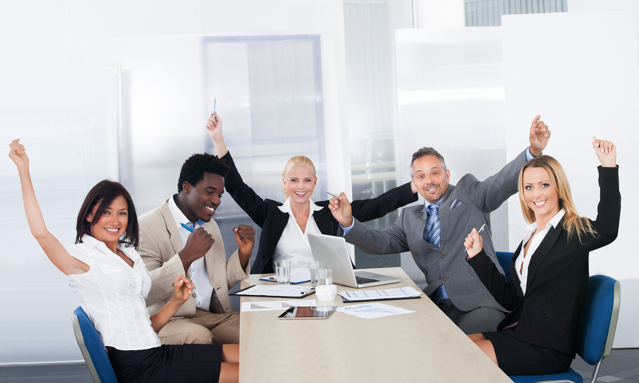 办一个物业经理证多少钱？写一篇300字文案