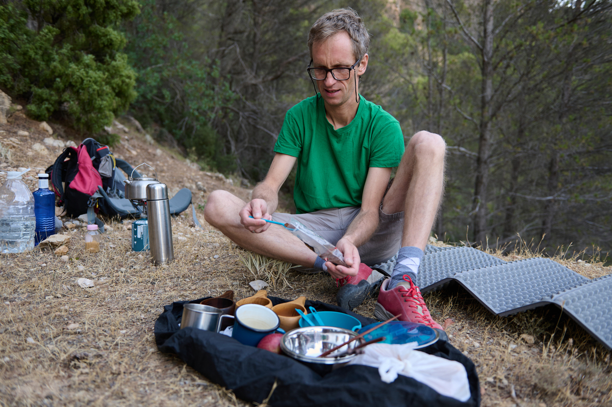 扮演一名户外博主写篇1000字户外露营你遇到最尴尬的事情什么为题的文章