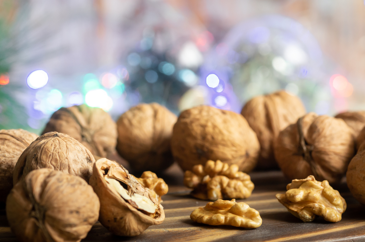 嫩核桃最佳食用时间：6-7月，口感鲜嫩营养丰富