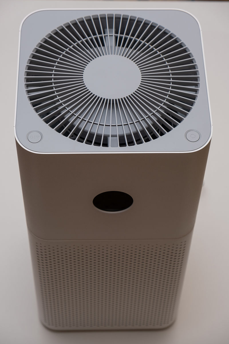 您好您好有什么可以帮助您的吗？您的提问过于频繁了请歇一会吧济南沙尘暴来了怎么办如果您在济南建议尽量减少户外活动特别是在沙尘暴强度较大的时候。同时要注意保护好眼睛、口鼻等呼吸道可以佩戴口罩、带眼镜等。在室内可以开启空气净化器保持室内空气清新。如果出现呼吸不适等症状及时就医。装修好的房间怎样降低污染