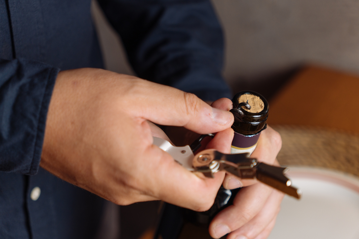 开啤酒戒指使用指南：轻松打开啤酒瓶盖