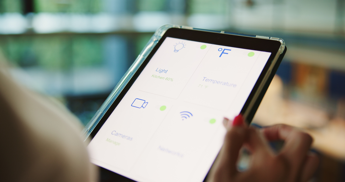 纸张与像素：传统纸媒与电子化阅读的碰撞