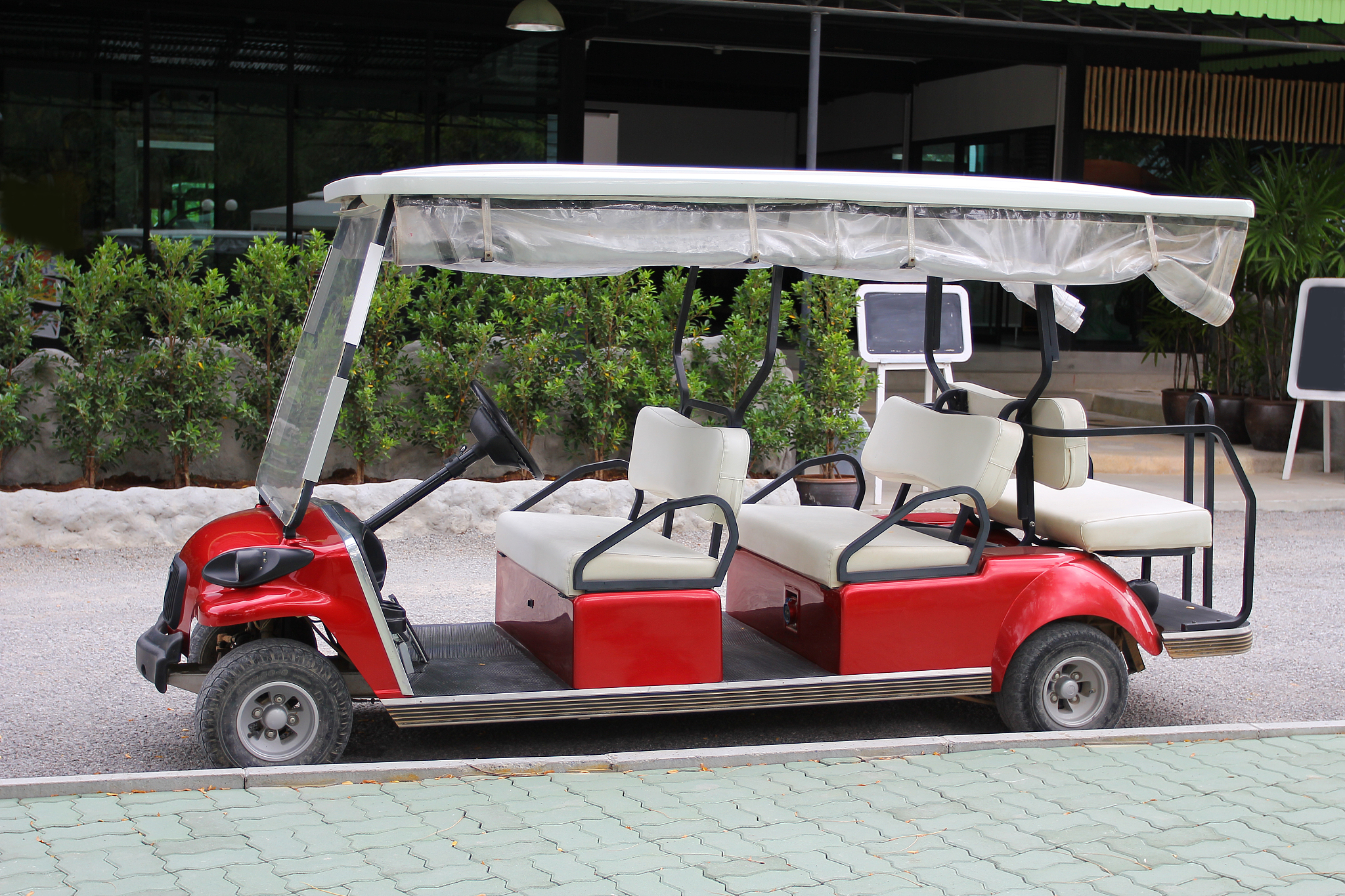 景区观光车不仅可以节能环保还能提高收入还能为景区增加一道靓丽景色