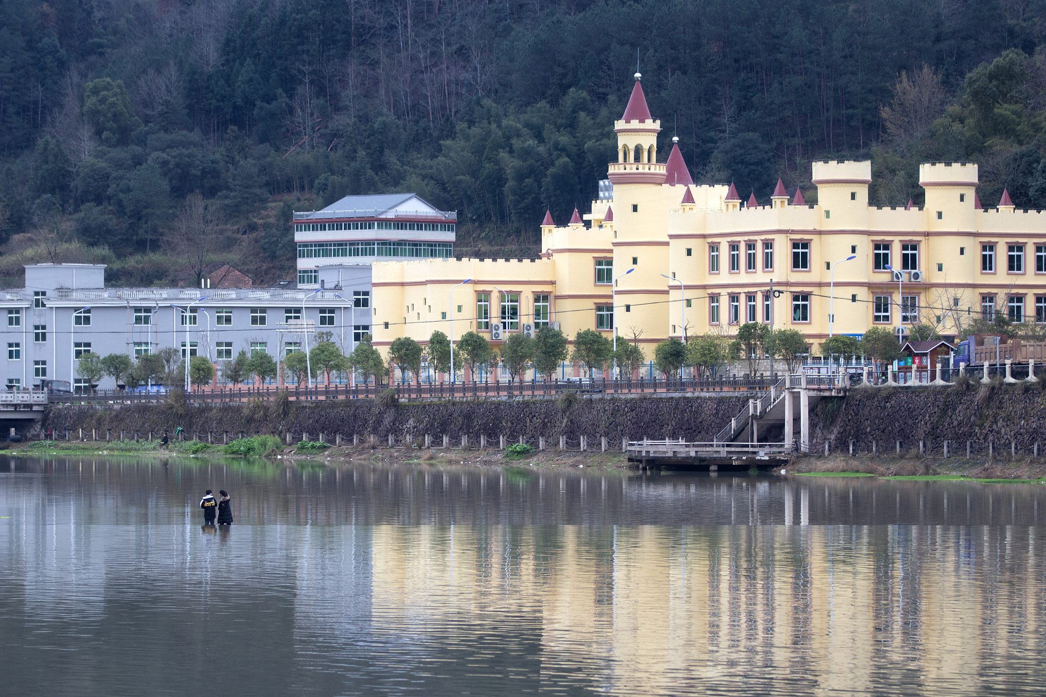 温州新纪元学校2023年招生联系方式-好不好