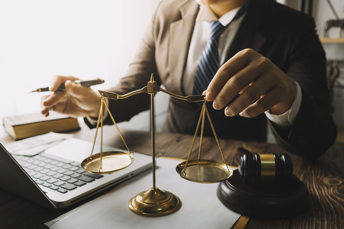 如何选择刑事律师？资深律师团队为您保驾护航！