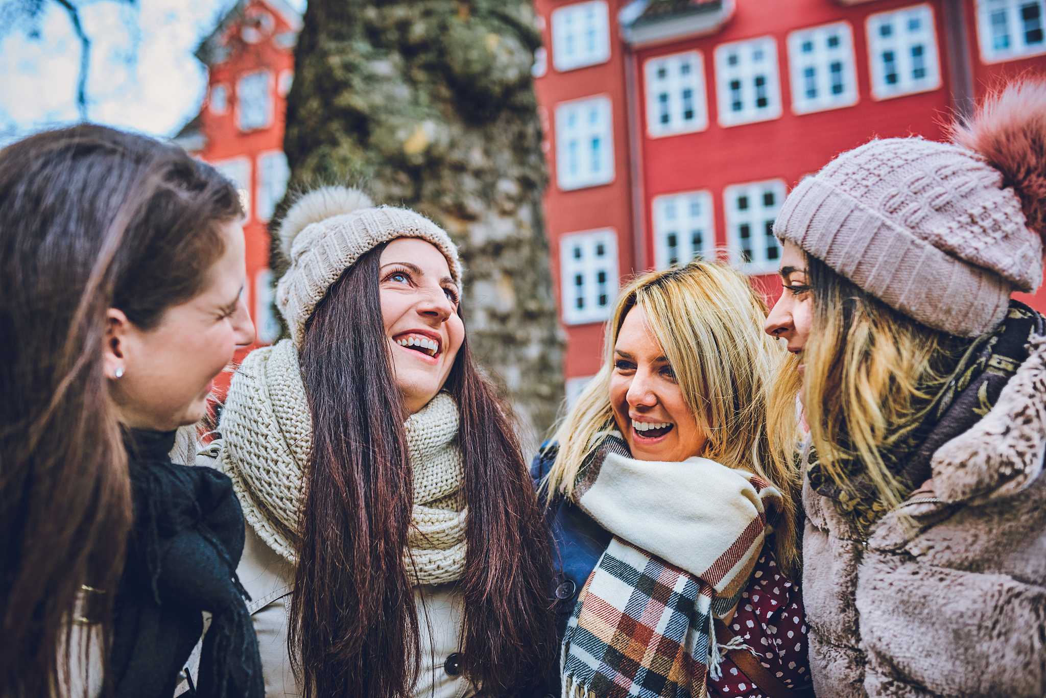 朋友之间：曹磊与石凯的友谊故事