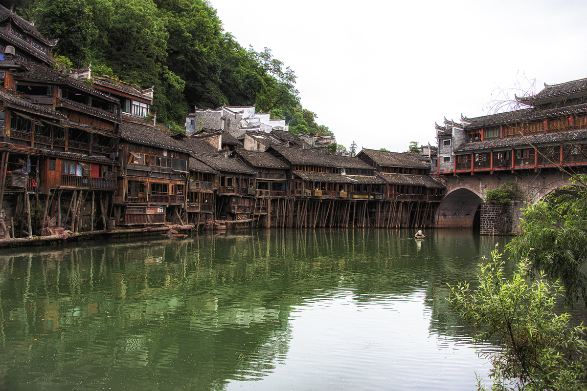凤凰古城旅游攻略：必玩景点推荐