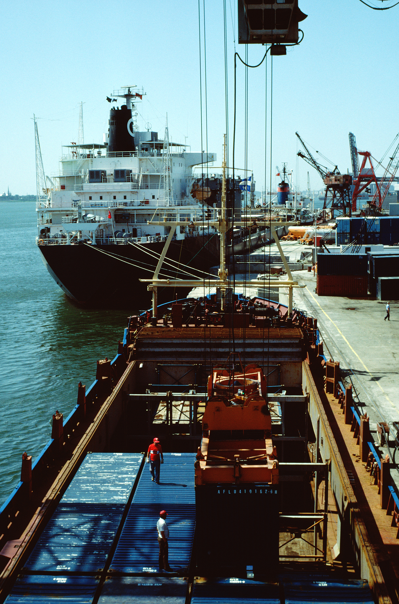 ships loading cargo, quebec, canada