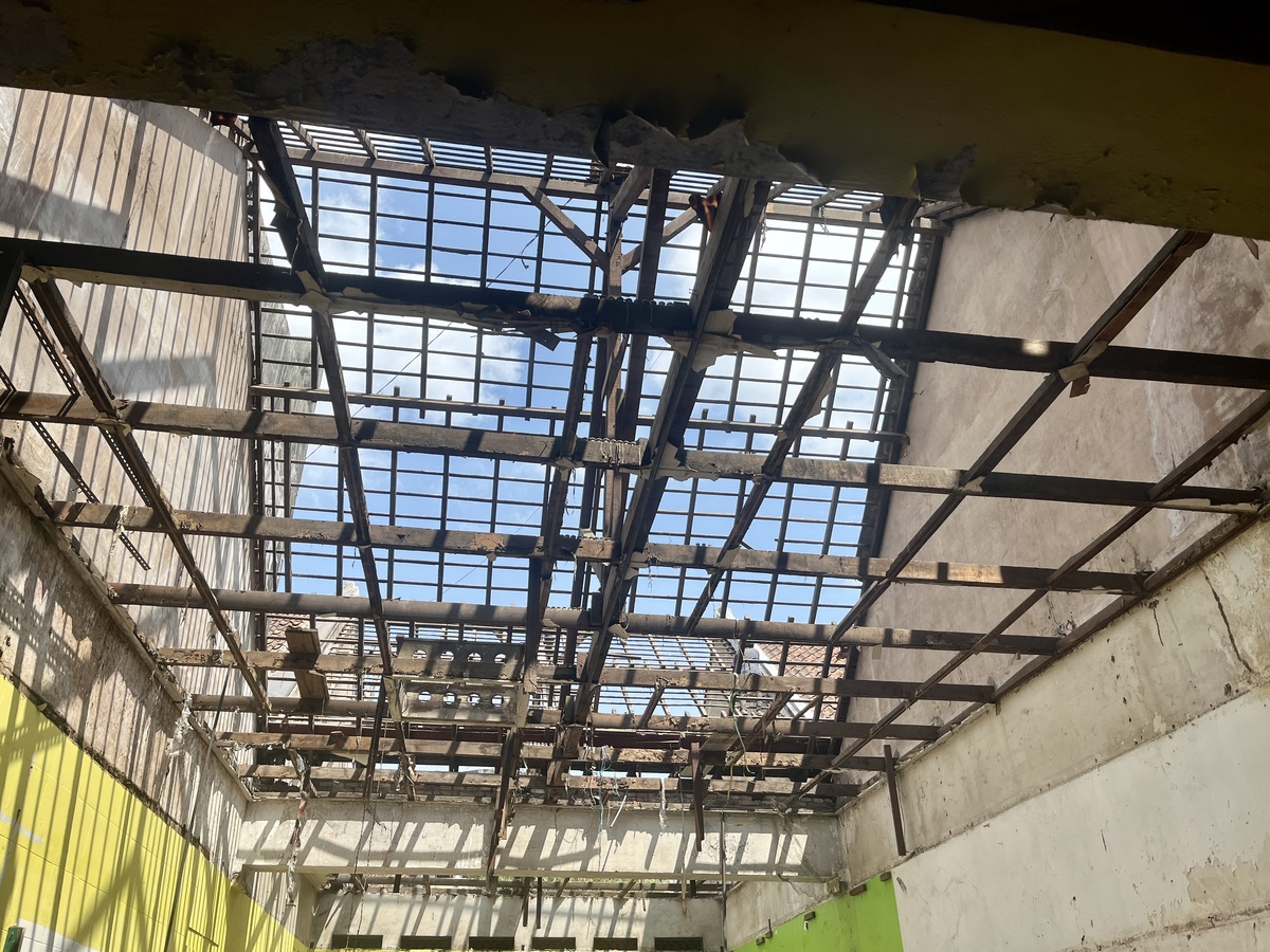 会议中心屋面大跨度梁体选型挑战与解决方案