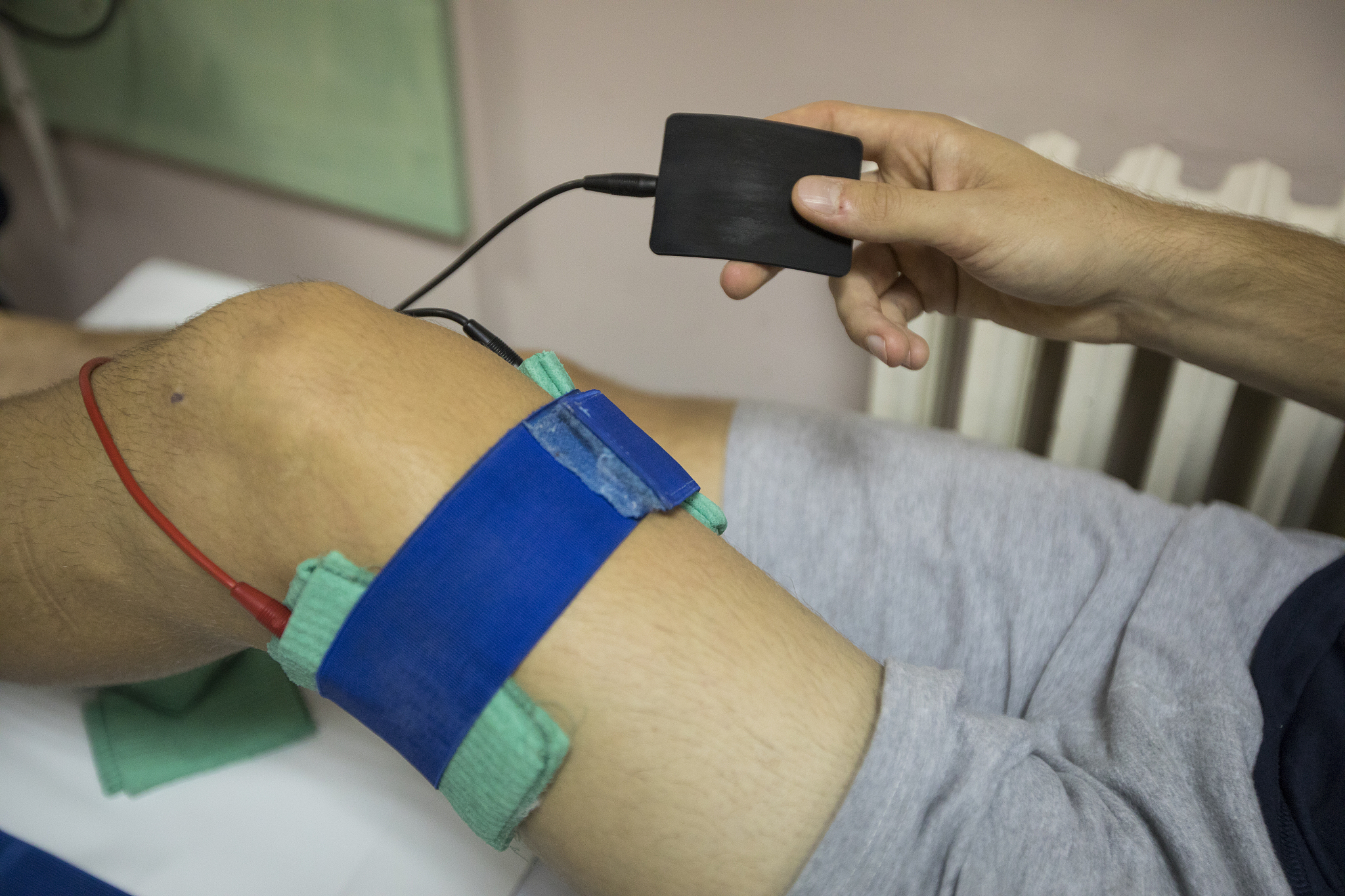 全关节镜下治疗距腓前韧带的研究性进展