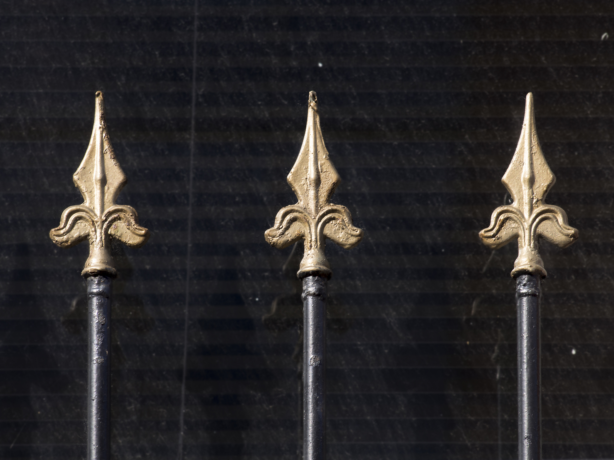 a spears shape golden fence.