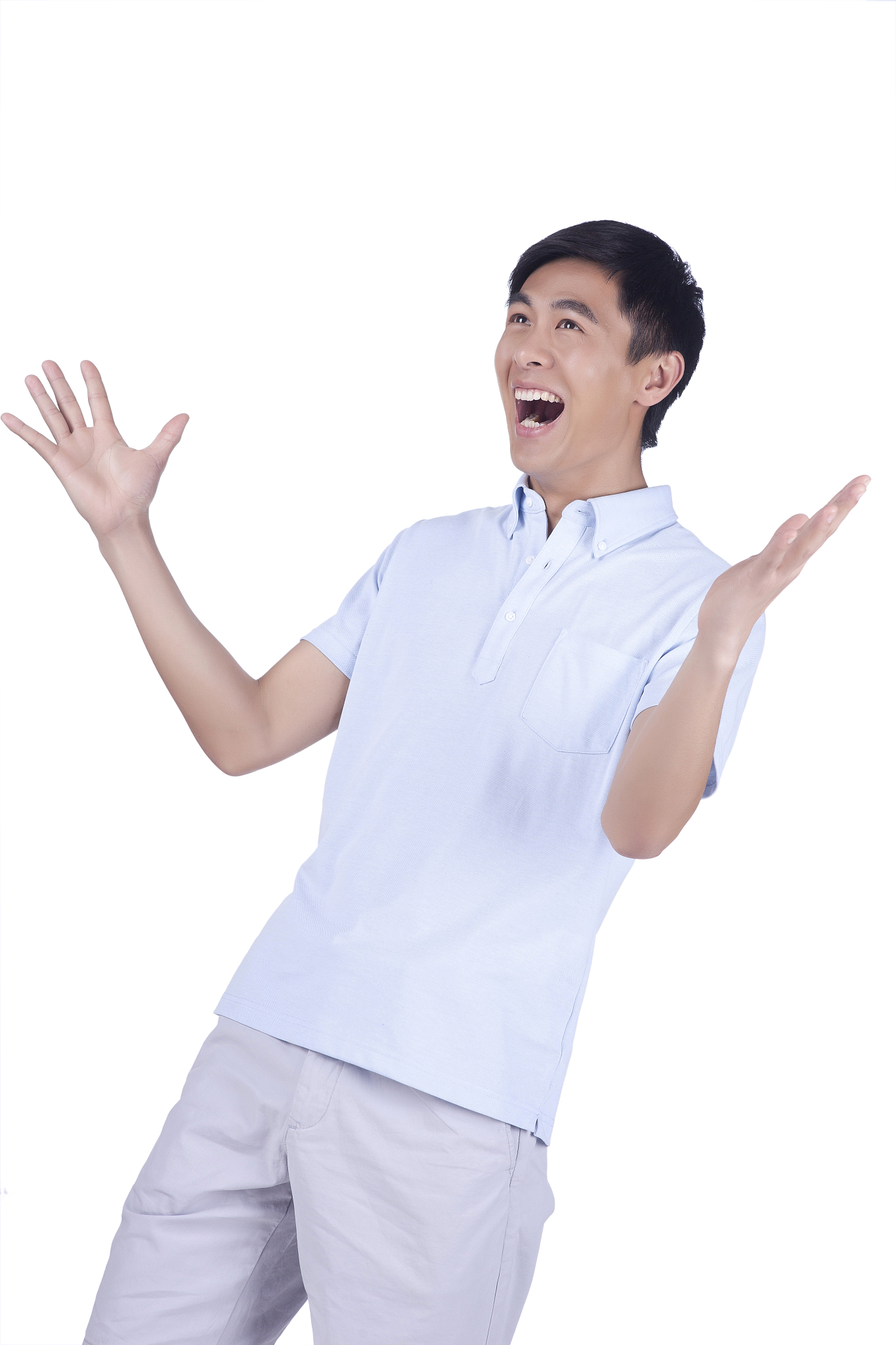 一个手握高尔夫球杆的青年男人