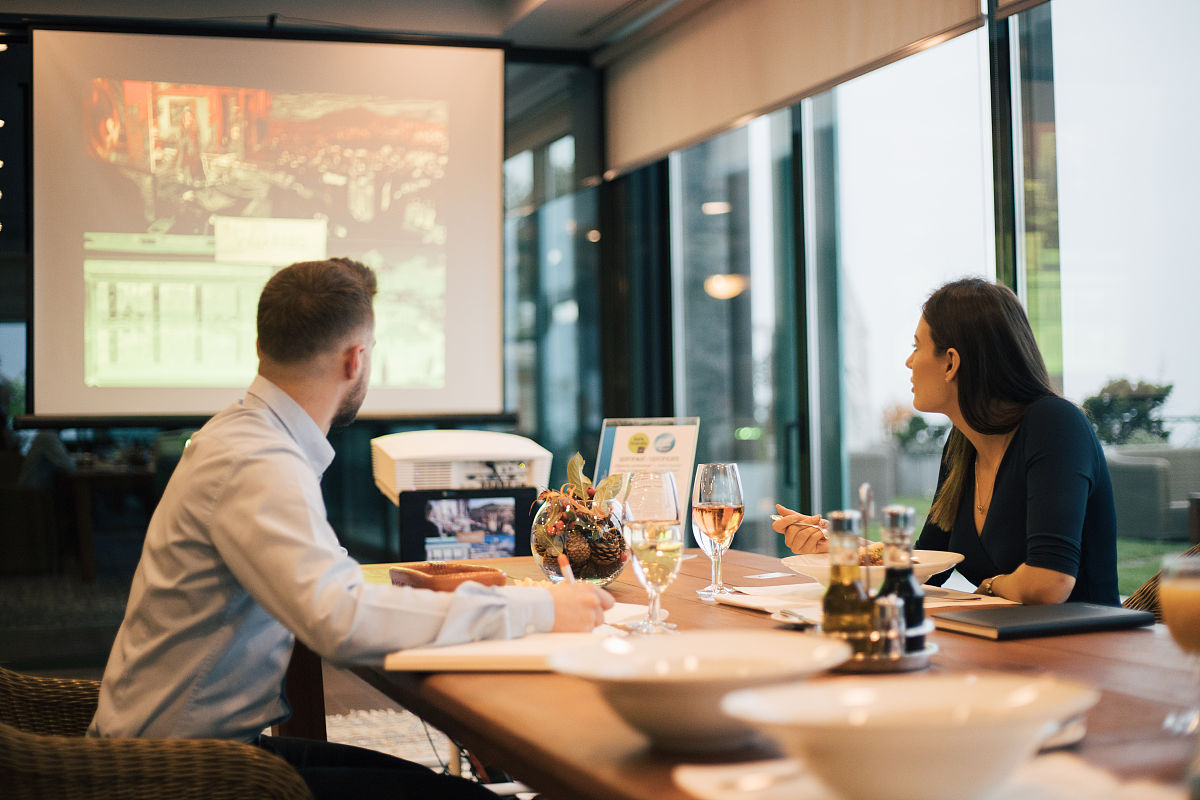 现代化餐饮服务项目简介 - 满足您对高品质菜品和优质服务的追求