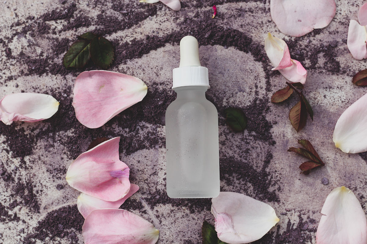 思莉姿凝萃脸部精华油：手部可以使用吗？