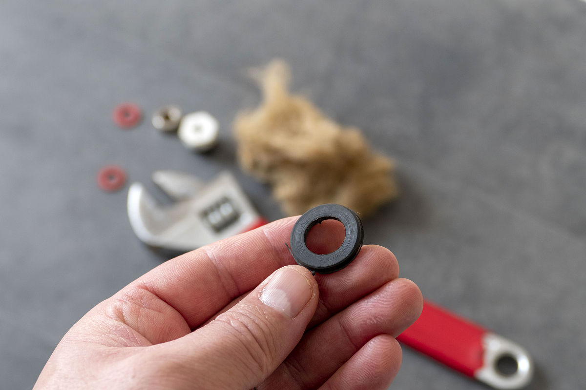 耳环断了可以用什么可以粘起来，