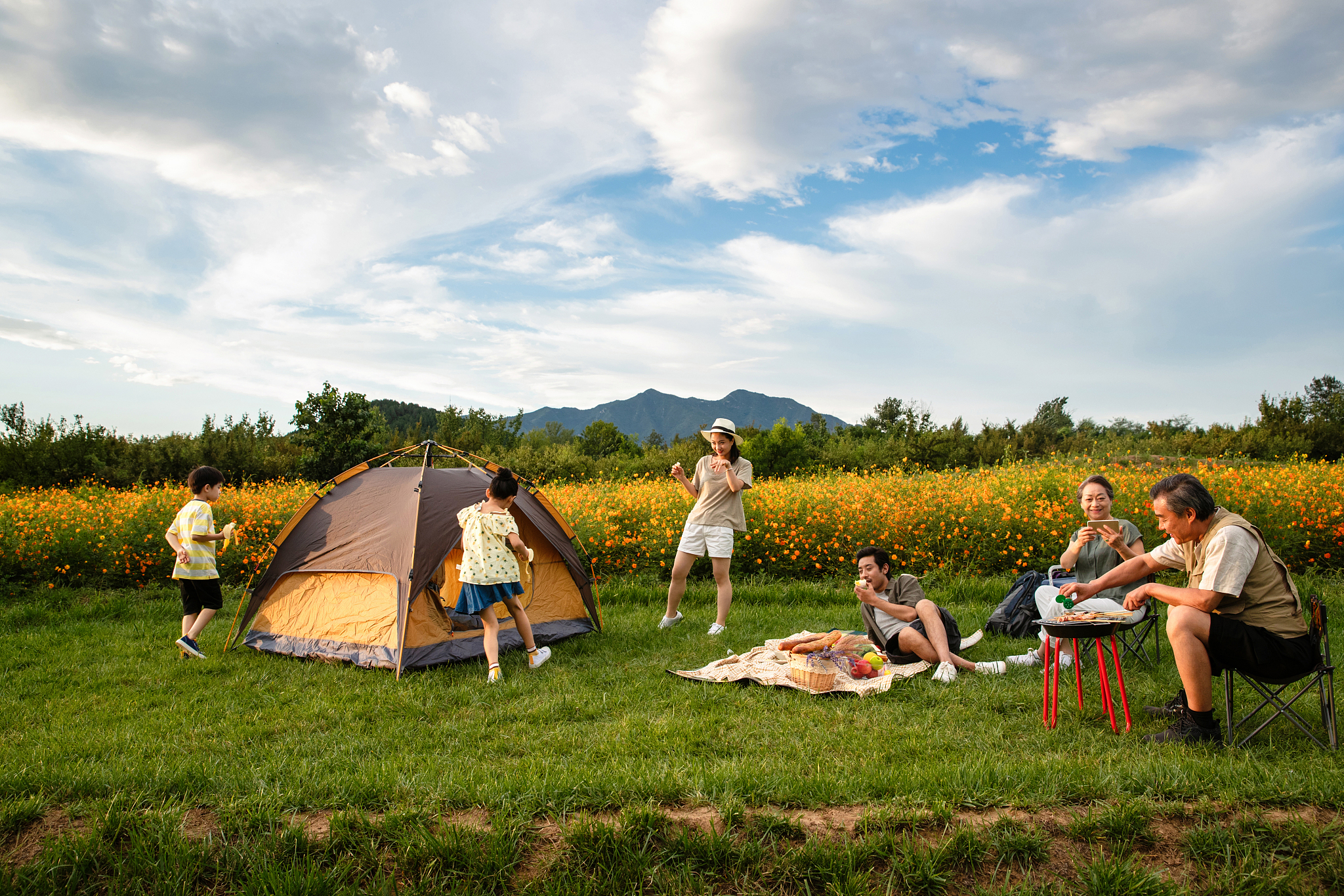 市区闹中取静露营烤肉 文案