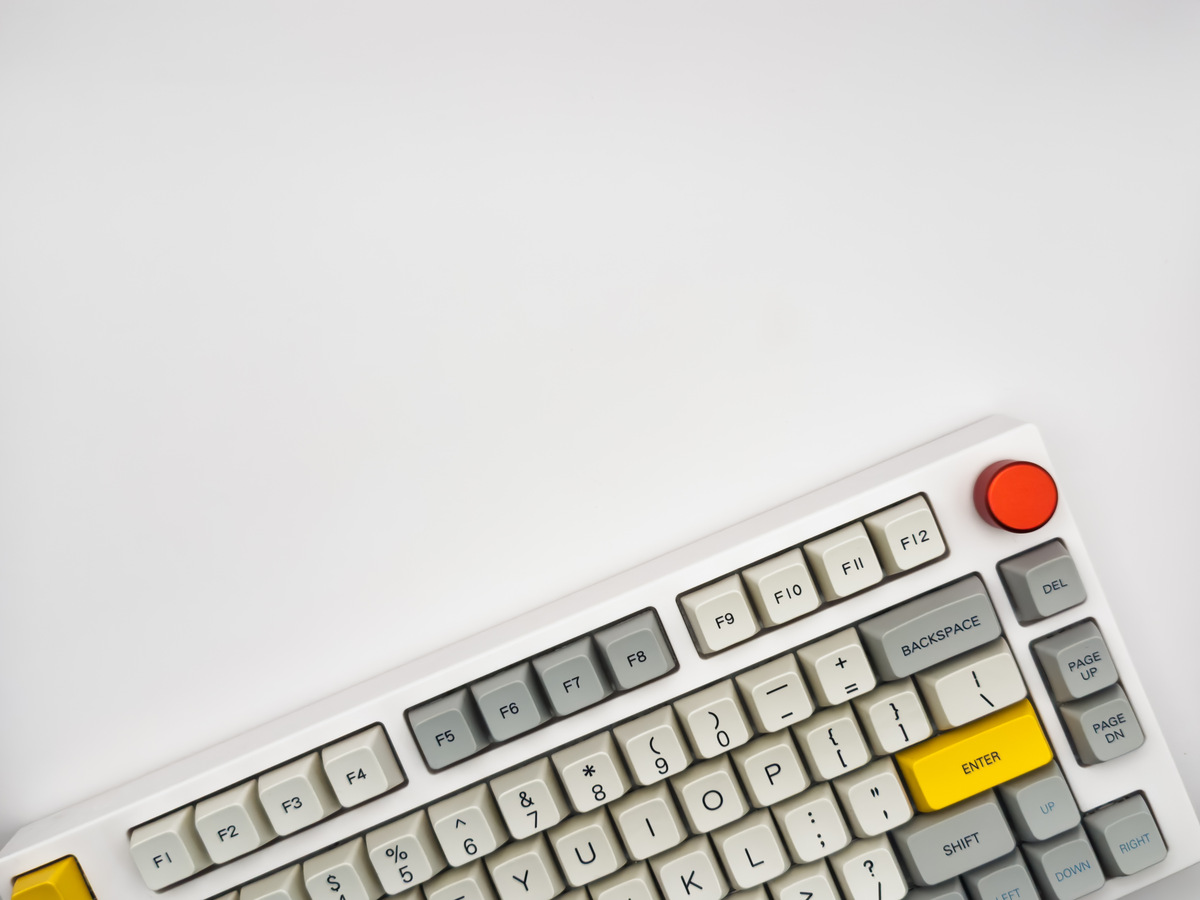 请说服我的父亲为我购买一个900元的键盘。我是一名初中生每天输入3000字。最少1900字。