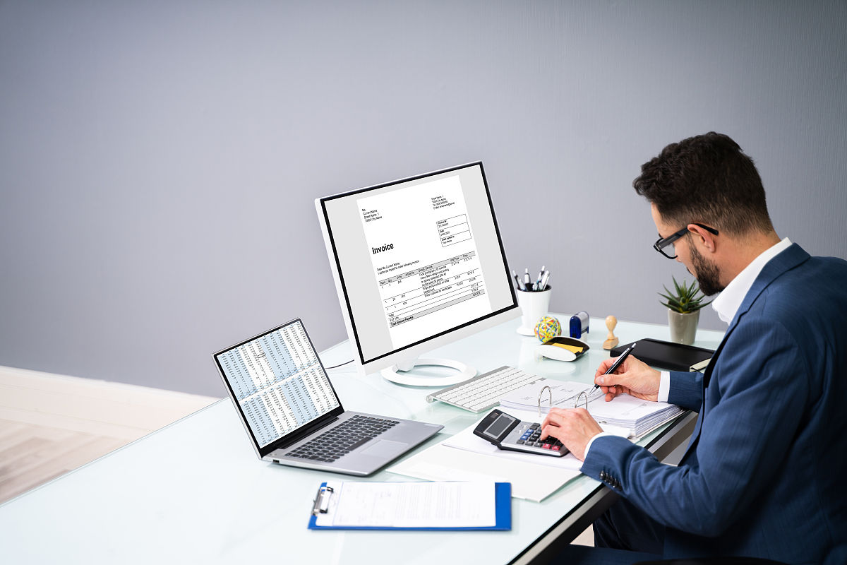 两个人接个市政工程工程税务发票都开好一个月了还没见工程款请问如何去问领导