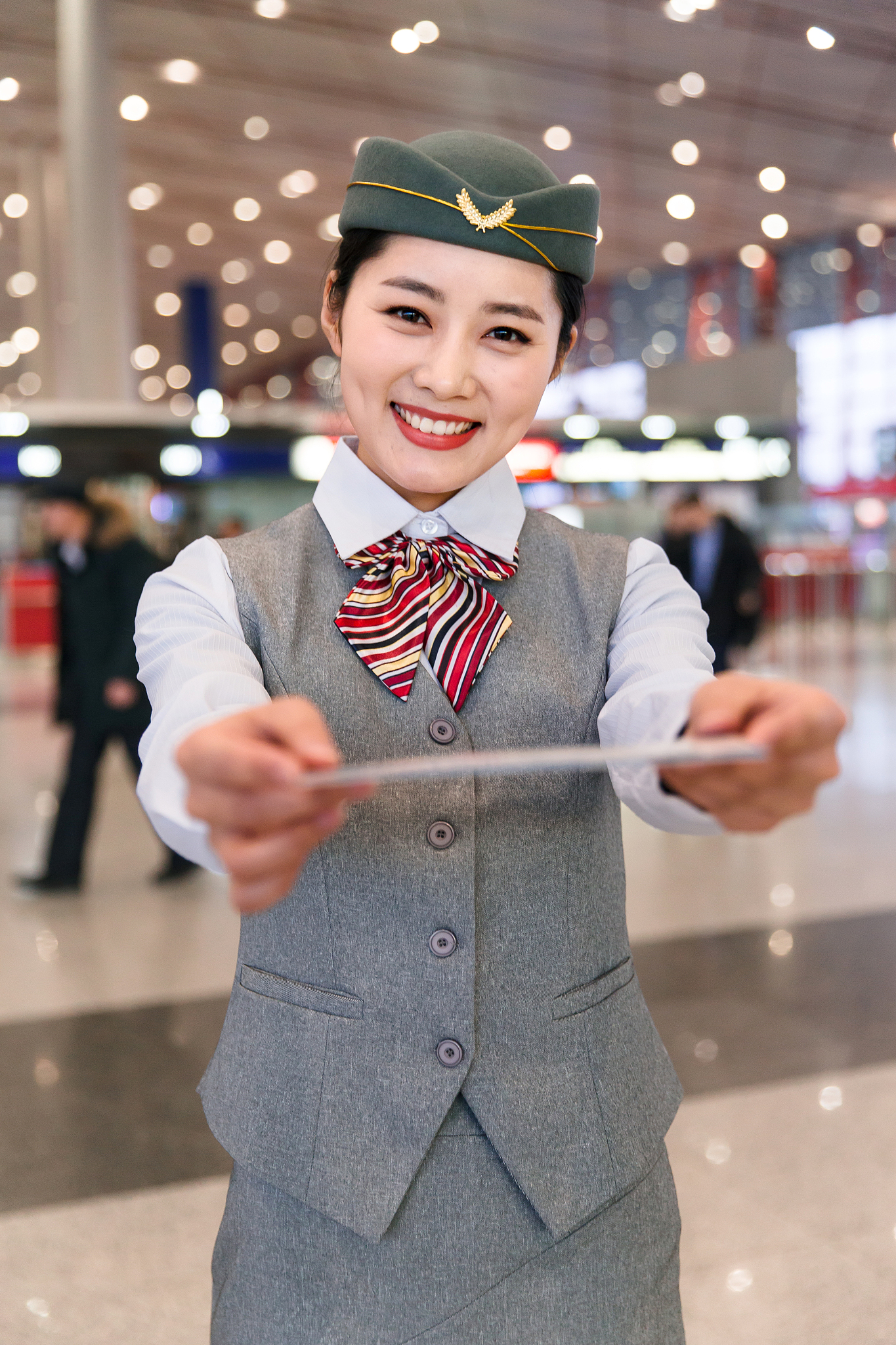 贵阳高铁乘务员待遇怎么样？揭秘薪资、福利和工作现状