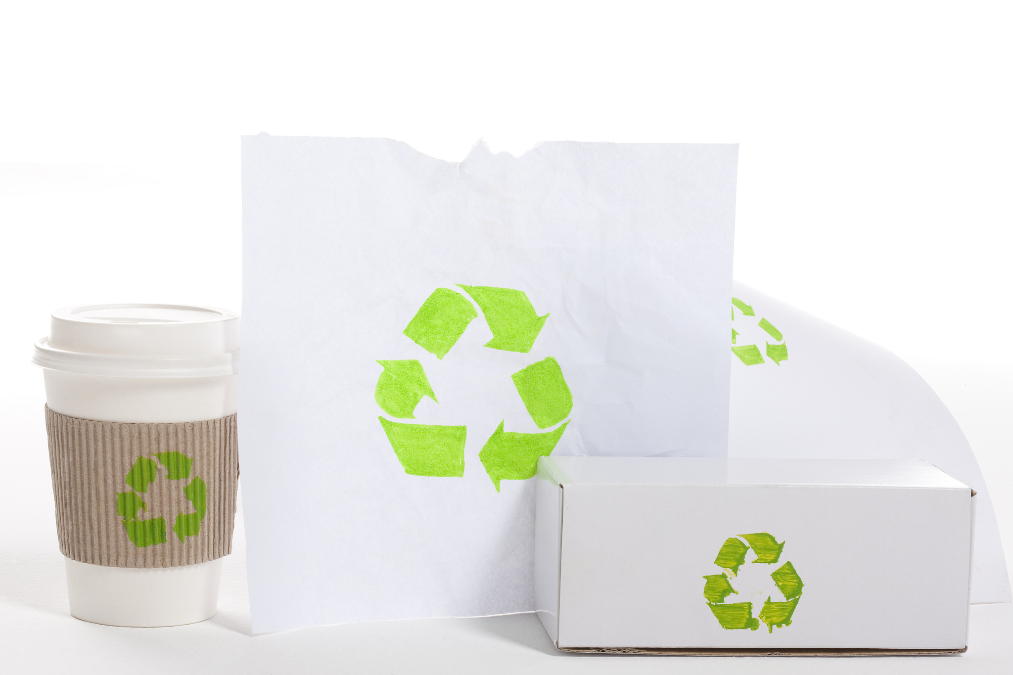 高思远（2022）[2]文章首先阐述了包装和绿色包装的概念及其发展状况，其次探讨了中国绿色包装应用面临的主要问题，最后提出了推进绿色包装应用及发展的具体策略换句话说意思不变