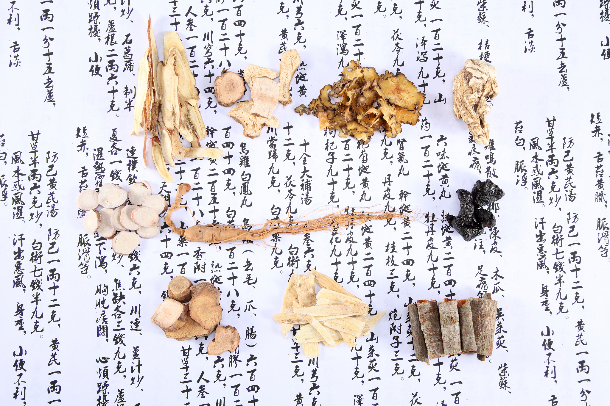 怎么把例如当归主要入血成分洋川芎内酯I显著抑制缺血再灌注损伤小鼠的TNF-α、IL-1 β和IL-6水平并且在肝组织中p65 NF-κB和MAPK激酶p38ERKJNK的磷酸化受到抑制但增加了HO-1水平并增强了SOD和GSH-Px活性同时肝组织凋亡减少抑制BaxBcl-2表达升高。洋川芎内酯I通过抗氧化抗炎和抗凋亡三种途径共同减轻小鼠的肝缺血再灌注损伤说的更书面