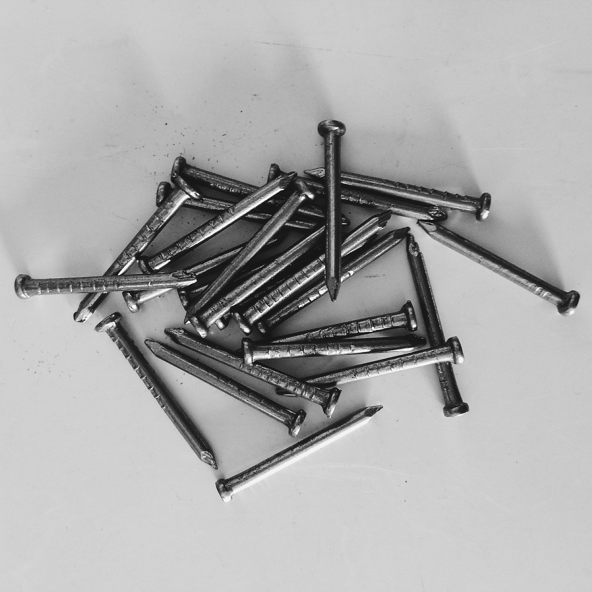 铁钉价格查询：一箱多少钱？