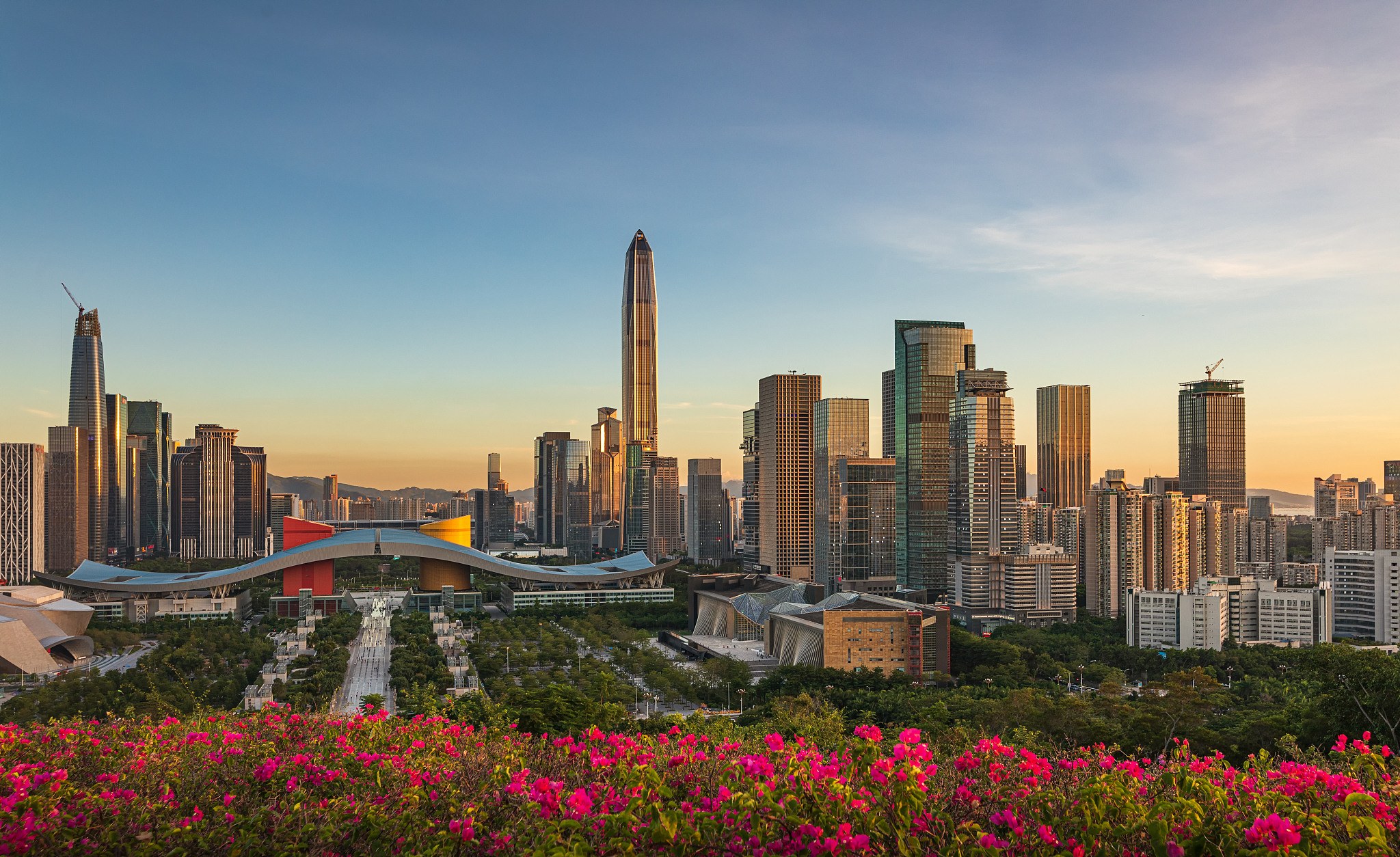 黄昏日落全景深圳市民中心城市天际线都市风光建筑经济商务金融区