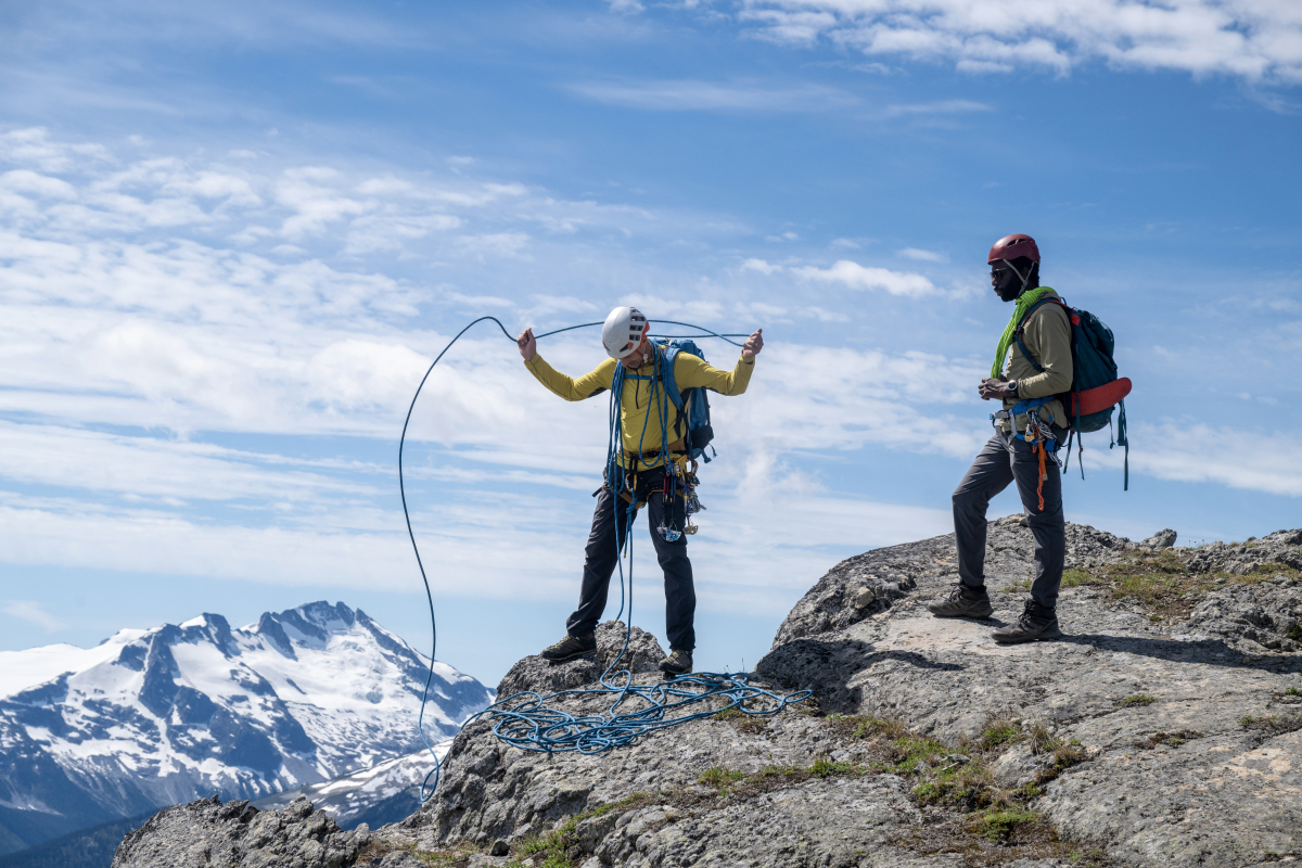 年轻人对户外运动的态度和看法他们是否向往户外他们喜欢的户外运动有哪些他们为什么玩户外运动他们怎么玩