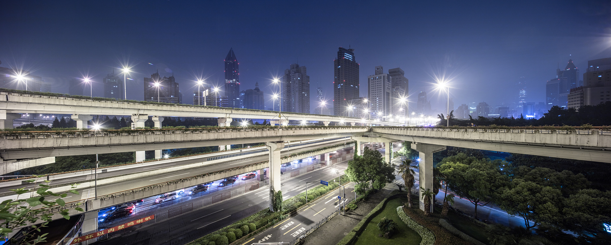文章内容是建筑企业在西安城市及道路照明工程资质办理