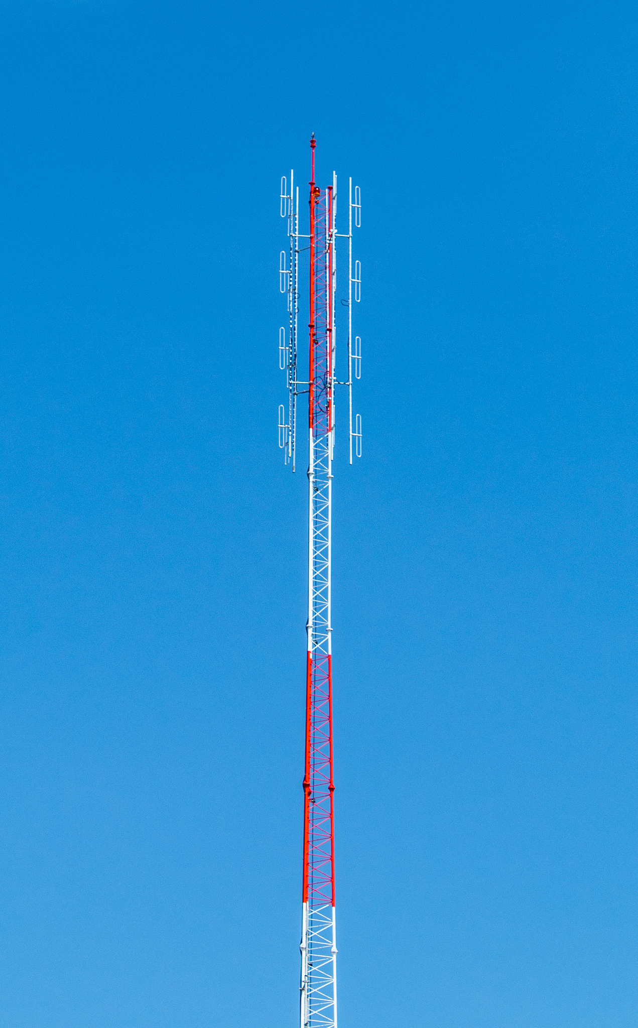 wave transmission mast large phone signal with a bright blue sky