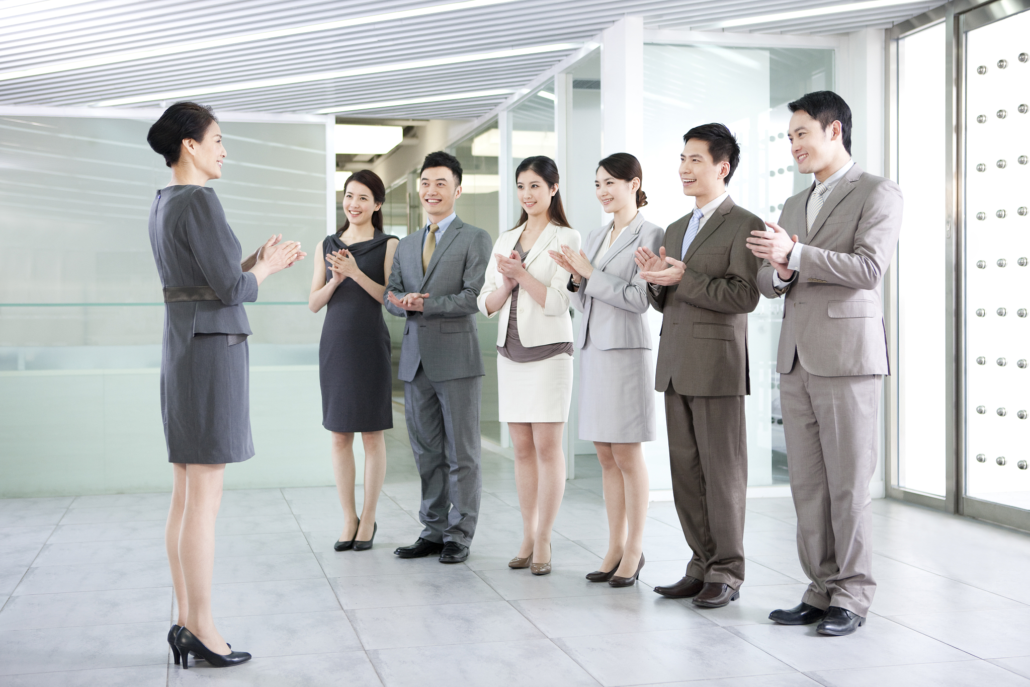 写一篇会议礼仪培训结束的推文