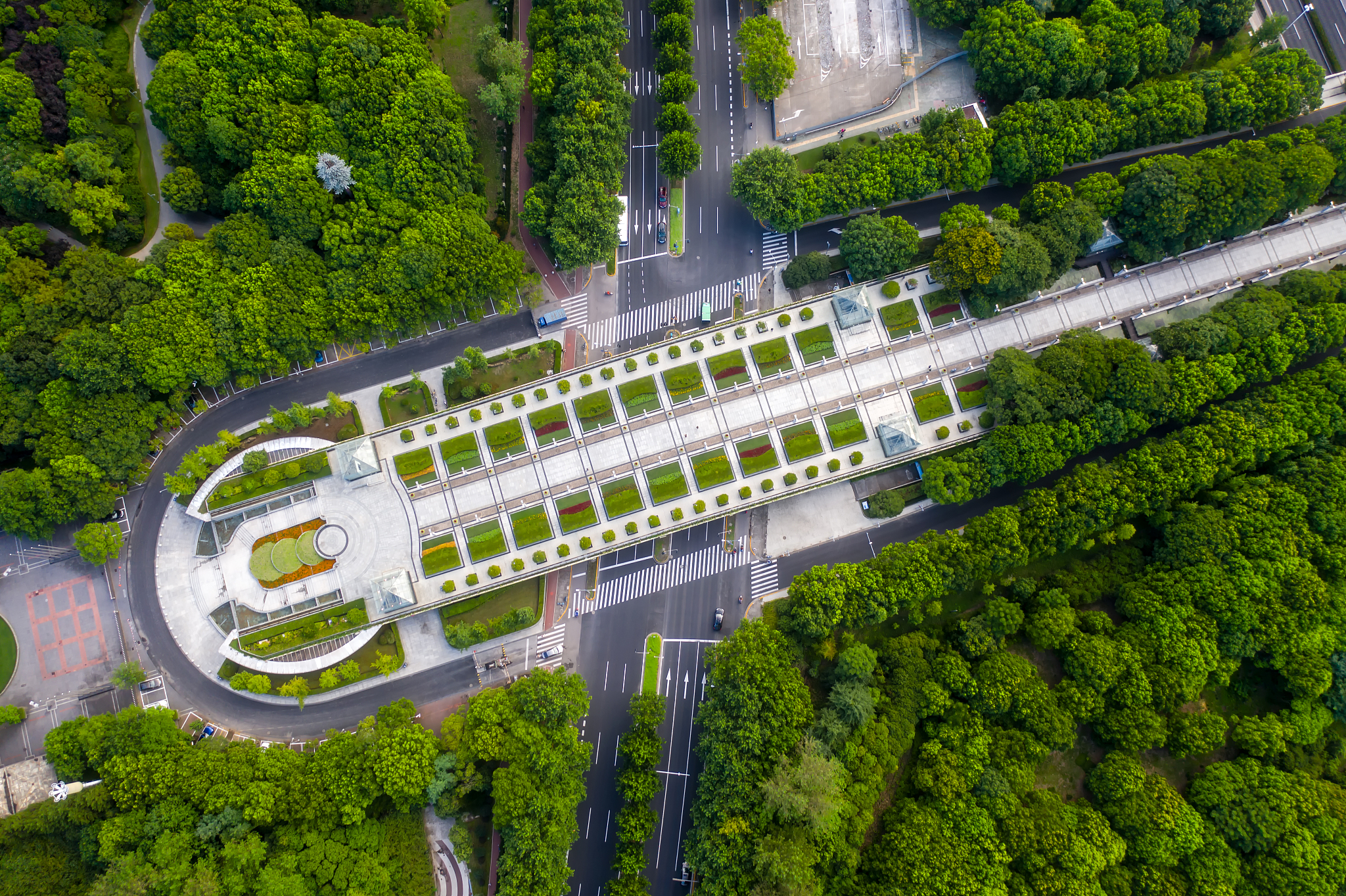 安徽铜陵西湖新区市政道路绿化带景观设计新技术应用