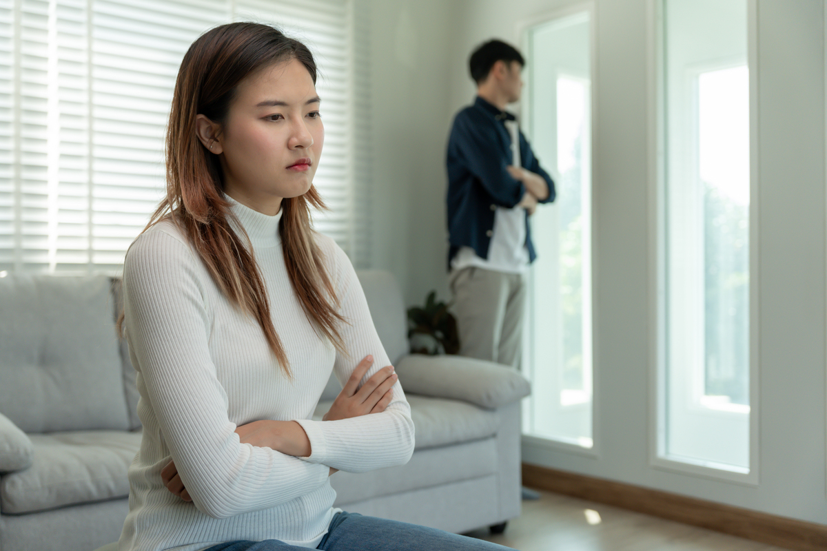 写一个女性内心挣扎的小说