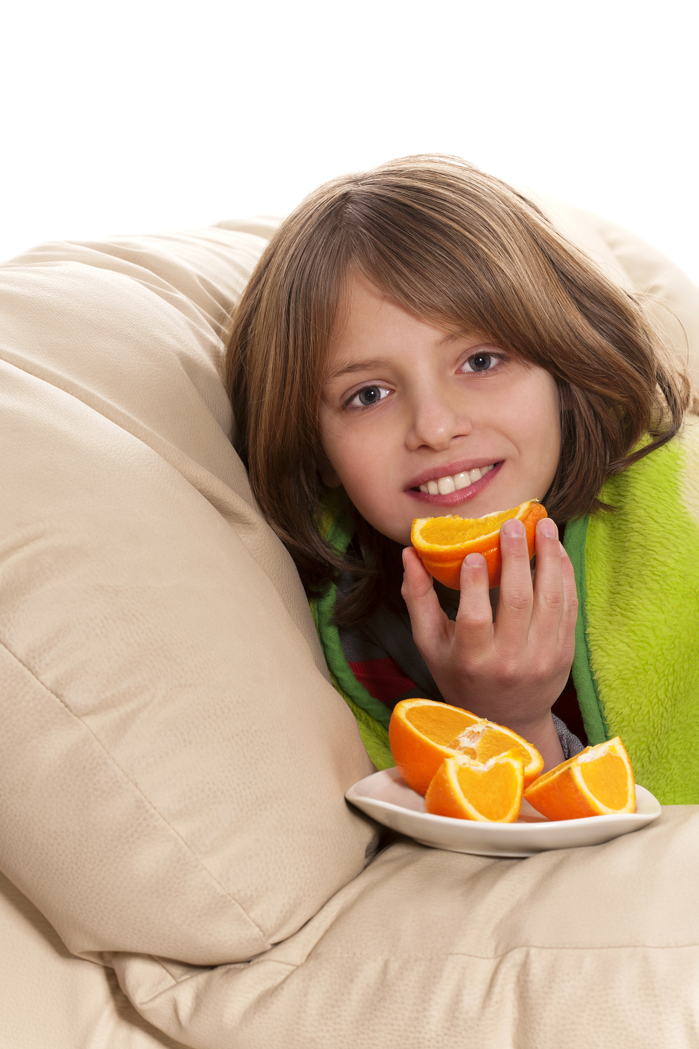child eats fruit