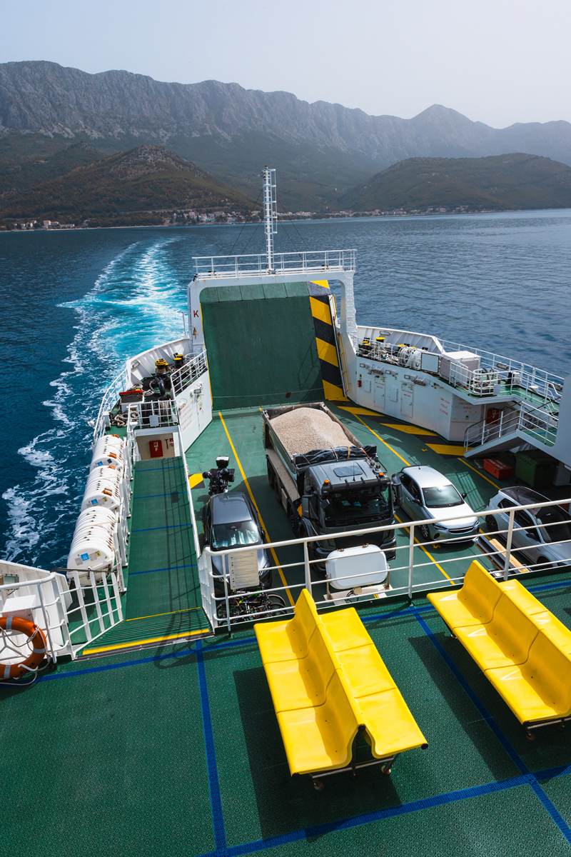 分析渔业船舶未来的发展方向及其对中国海洋渔业的深远意义。要求3000字有参考文献