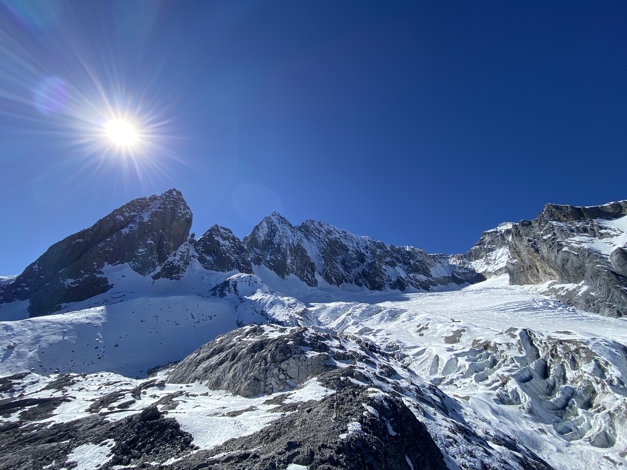 帮我制订玉龙雪山怎么上山的详细路程