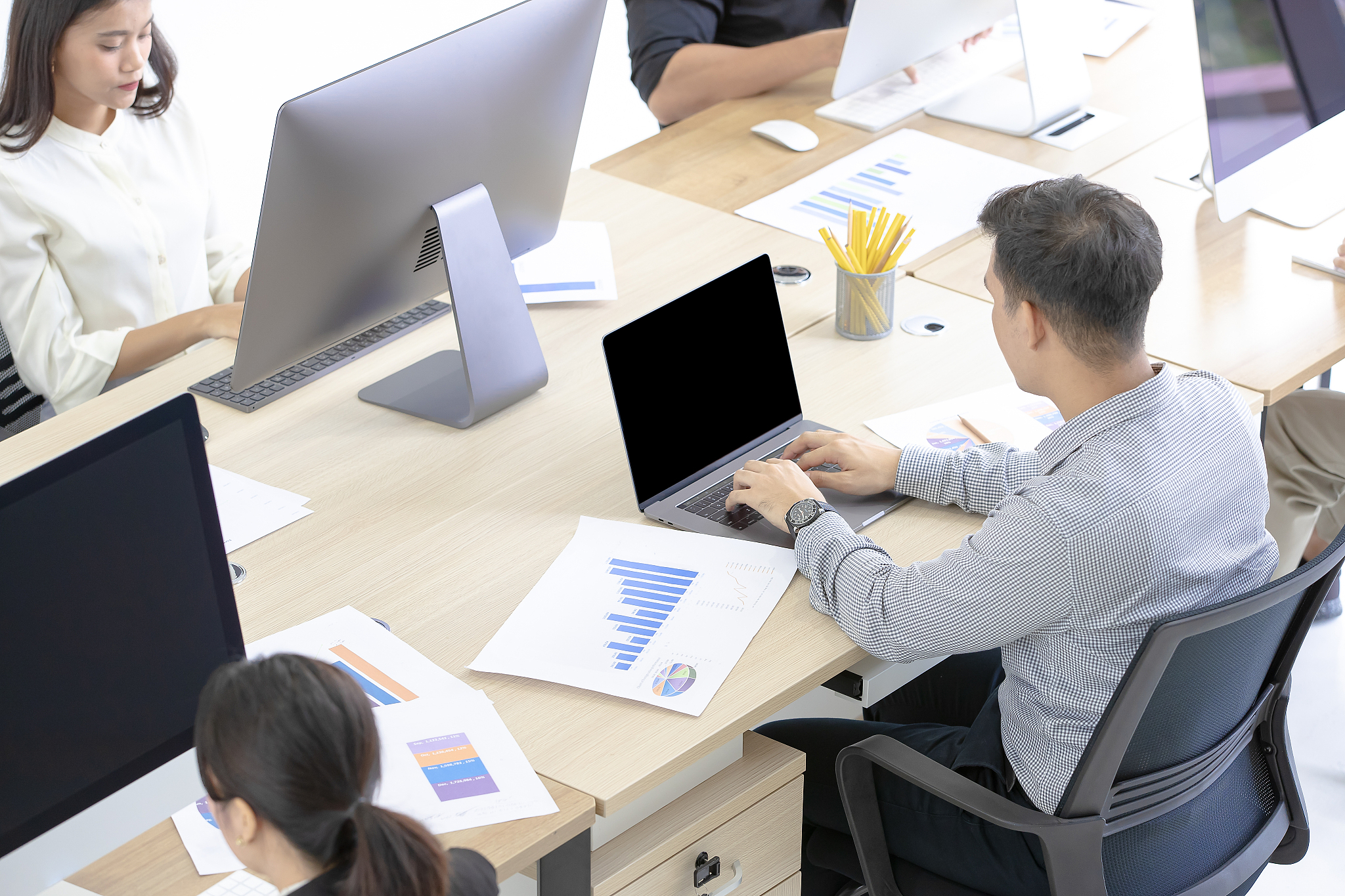 employees working on computer.