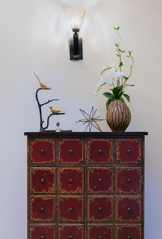 稚嫩工艺：仿古家居装饰的独特艺术