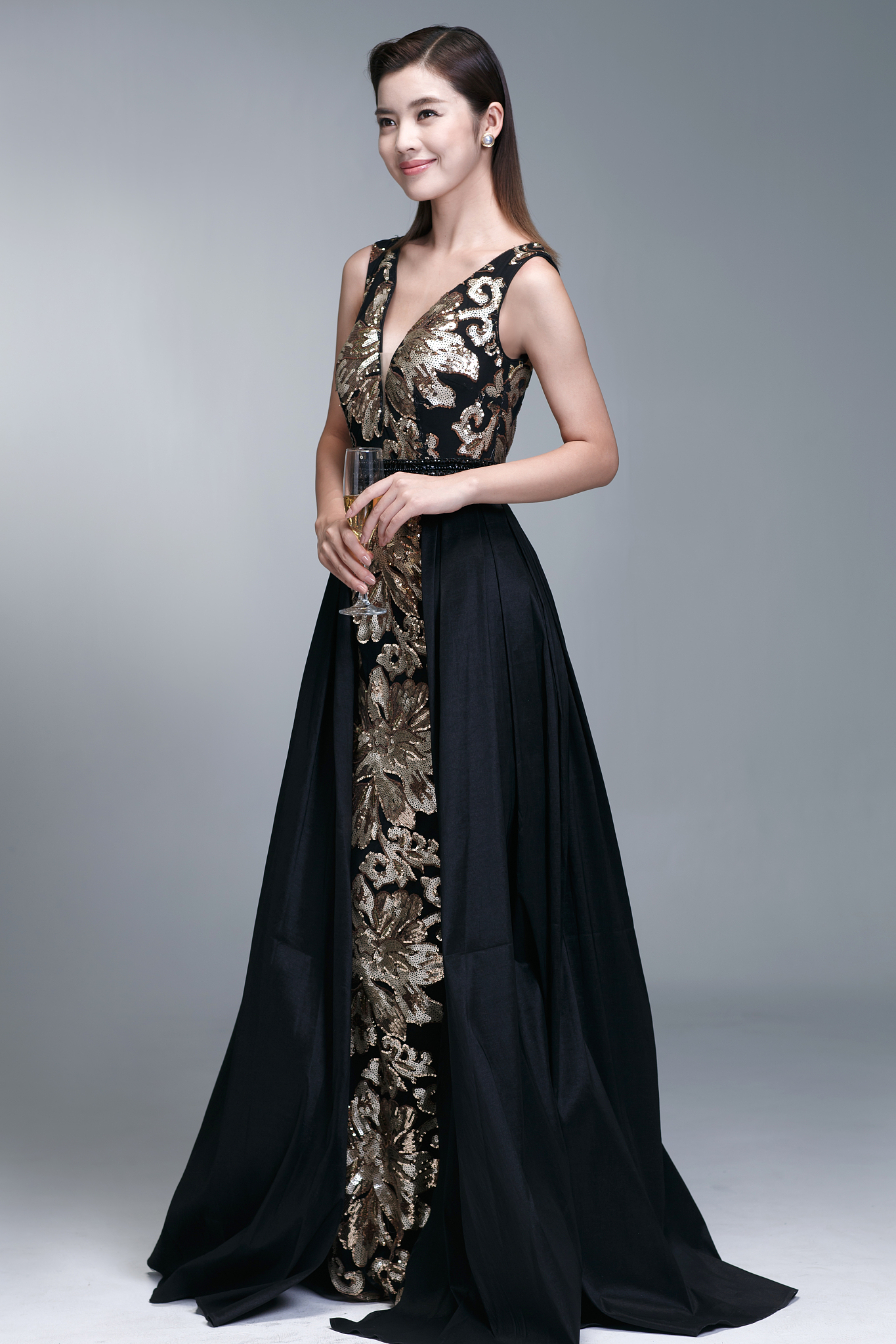 两短话夸奖这件礼服长裙