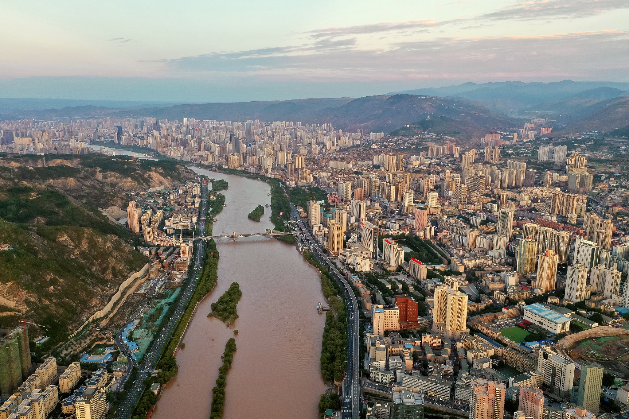 兰州媒体曝光热线汇总：维护公共利益的利器