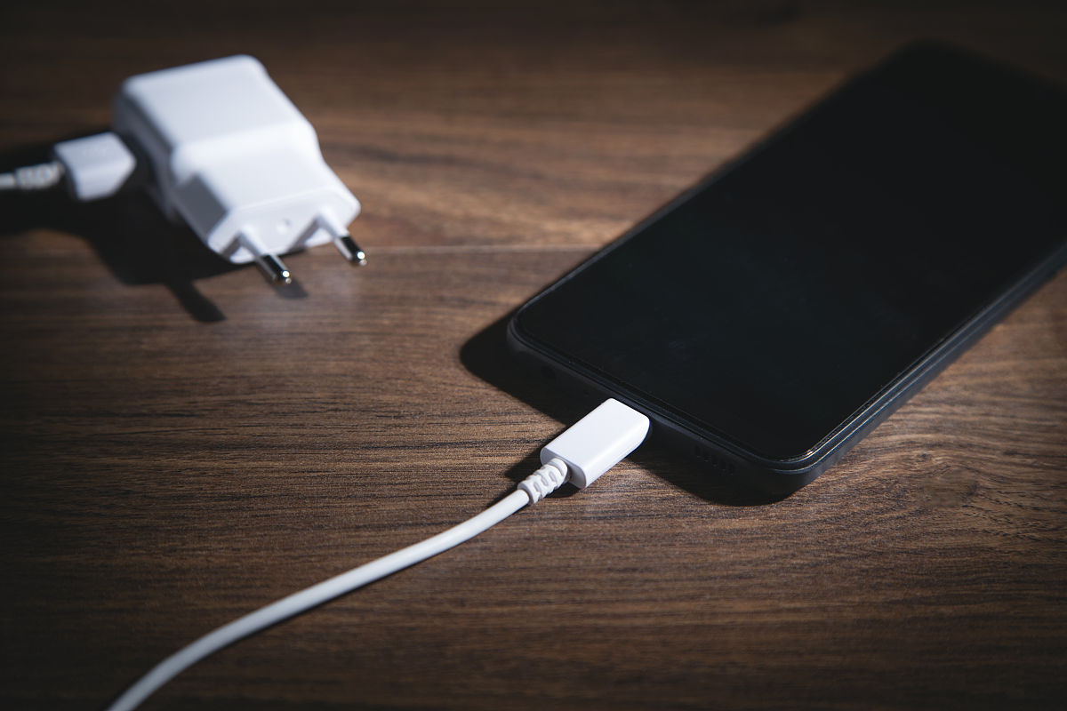 蓝牙耳机充电触点变宽了怎么办？