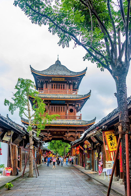 南充中专学校好还是职高好