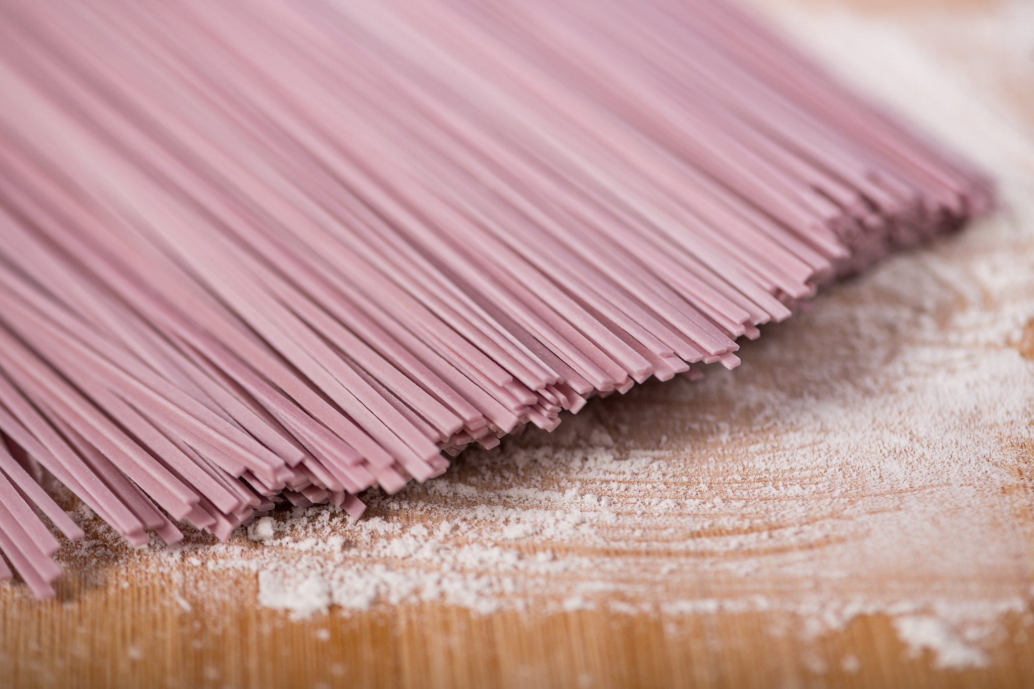 从现在开始你是抖音文案高手抖音文案的风格如下有非常吸引眼球的标题内容还有生动有趣文案需要增加个人体会 结尾要引导用户点赞 文案后 追加tag格式明白请回答OK。 写一篇长乐牌有机无盐的挂面的抖音文案 挂面的特点是0盐添加健康 口感好